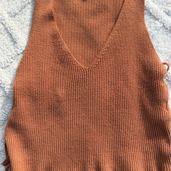 Braided Cropped Tank Top - Picture 5 of 7